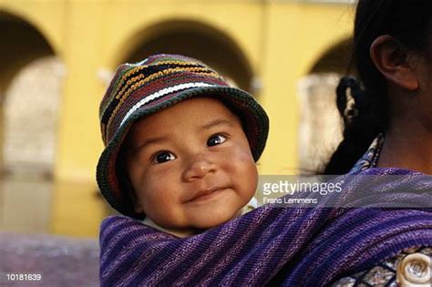 Maya Mother With Baby Fotografías E Imágenes De Stock Getty Images