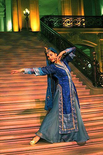 Persian Dancer In Blue Persian Dress Belly Dance Persian Fashion
