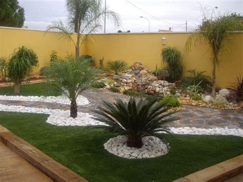 Tropical patio design ideas, renovations & photos #jardinespatios. Muestras de trabajo de Jardines Paisajismo Y Decoraciones Elyflor | homify
