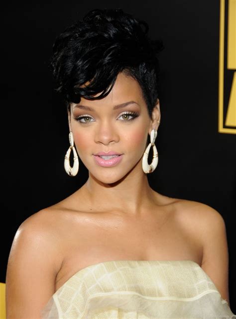 Rihanna 2 Face Shapes Try On Hairstyles Rihanna