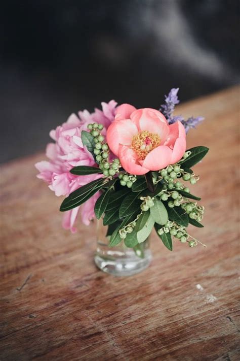 Pin By Ashley Hall On Flora Flower Vase Arrangements Small Flower