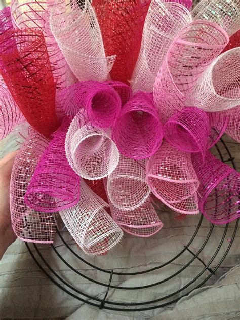 How To Make A Wreath With Deco Mesh