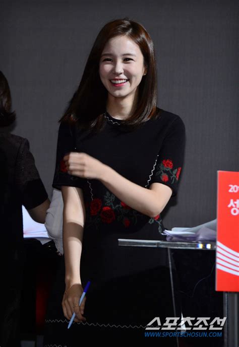 '마인' 백미경 작가 최선 다했지만 내 능력 한계 느낀 작품 '블랙 위도우'의 세상·비밀·선택…영원한 히어로의 모든 것 마동석 기획·제작·주연 '거룩한 밤: 포토 장예원 아나 '아침 미소' - 조선닷컴 - 스포츠 > 스포츠 일반