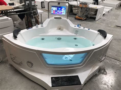 Woma 15501550770mm Luxury Massage Bathtub With Tv Q415 China Bathtub Whirlpool And Bathtub