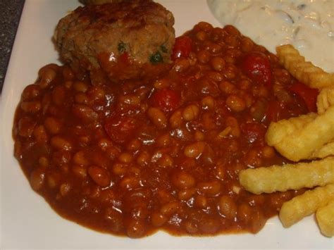 Im gegensatz zu den hauptmahlzeiten ist das spanische frühstück, das desayuno, recht karg.es besteht in der regel aus einem kaffee und einem stück gebäck oder ein paar keksen, in andalusien auch aus einem mit ein paar spritzern olivenöl aromatisierten toast, der zudem vorab mit einer knoblauchzehe abgerieben worden sein kann. Weiße Bohnen mit Tomaten und Knoblauch - Rezept - kochbar.de