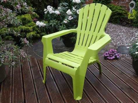 Some specific models of these lime green plastic chairs are covered with fabrics that give them ravishing looks. Rondeau Leisure Arondeck Garden Chair Lime Green #PR105 ...
