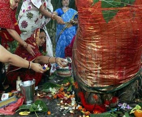 Vat Savitri Pooja 2020 पढ़िए वट सावित्री व्रत वट वृक्ष पूजा की मान्यताएं और पूजा विधि Know