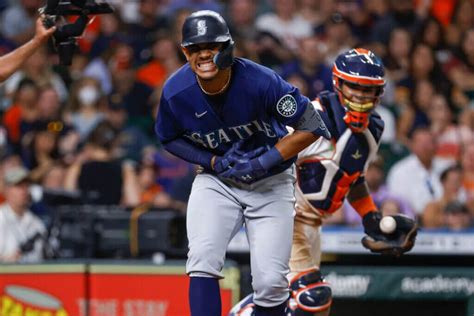 Mariners Julio Rodr Guez Placed On Il With Wrist Injury Jarred Kelenic Called Up The Athletic