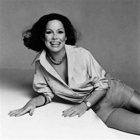 Mary Tyler Moore S Best Beauty Advice In S Vogue Vogue