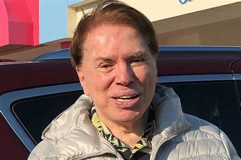 Depois da beldade do bom dia & cia pegar corona e ficar hospitalizada, o genitor ficou apreensivo e detonou que ela só retornará às dependências do sbt se estiver completamente livre do vírus. Silvio Santos é tietado por fãs nos EUA - Veja o vídeo!