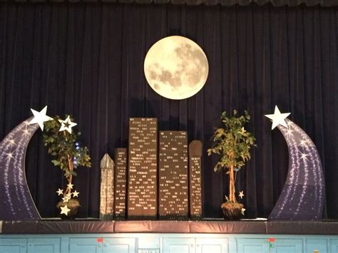 Star Theme Stage Display Moon And Shooting Star Props Purchased At