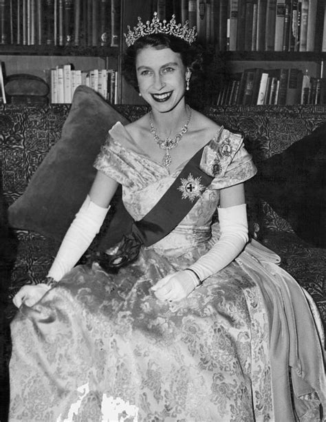 Find out more about the queen's life and reign. Beautiful | Young queen elizabeth, Queen elizabeth, Her ...