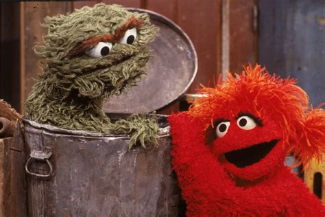 Oscar The Grouch Reveals Why He Lives In A Trash Can The Rents Are Cheap Huffpost