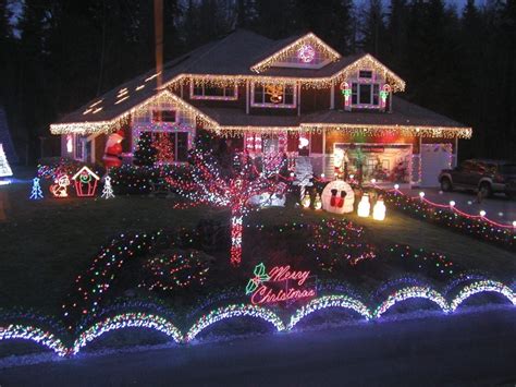 20 Phenomenal Outdoor Christmas Lights Setups