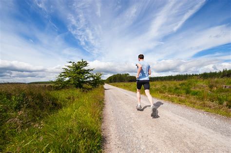 6 Manfaat Olahraga Lari Pagi Bagi Kesehatan Tubuh
