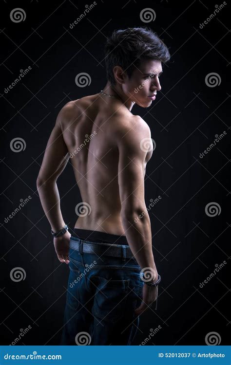 Jeune Homme Sans Chemise Musculaire Beau Du Dos Image Stock Image Du