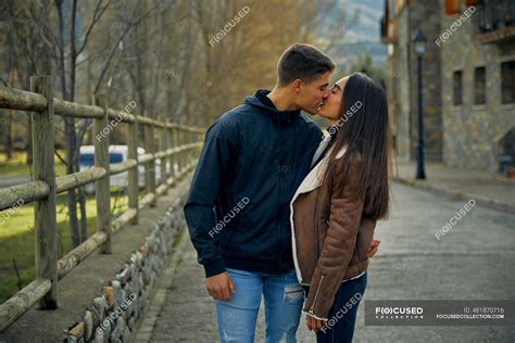 Girlfriend And Boyfriend Kissing Passionately With Eyes Closed In Town Novio Kissing On Mouth