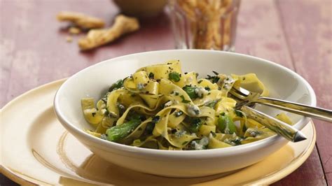 Tagliatelle Pasta with Asparagus and Gorgonzola Sauce recipe from Betty ...