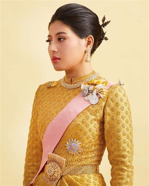 Thai Princess Prince And Princess Thai Traditional Dress Traditional