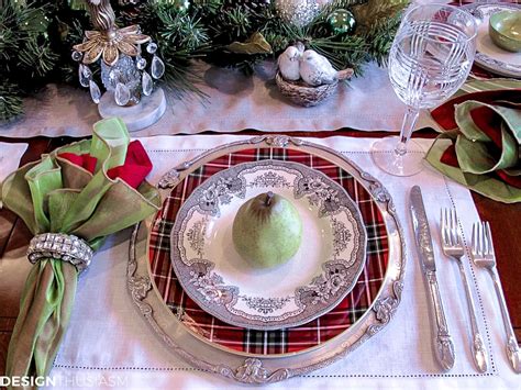 Can't decide what to make this christmas eve? Christmas Table Setting for a Unique Holiday Dinner