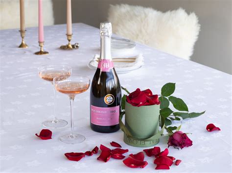 Ten Romantic Ways To Use Rose Petals The Real Flower Company Blog