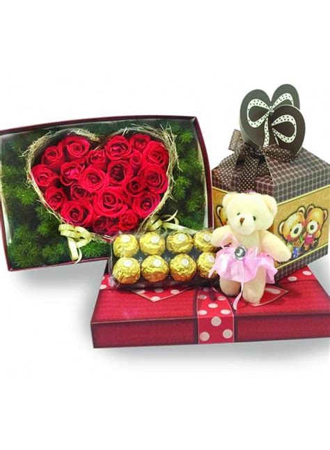 It excites us to bring personalized chocolate gifts and favors to you! Heart Shape Rose Teddy Chocolate Gift Box sameday flower ...