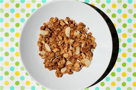 2 in the morning, divide oats among 4 bowls. Rezept Low Carb Mandel Granola | Overnight-Oats