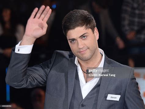 steven goode enters the big brother house during the big brother news photo getty images