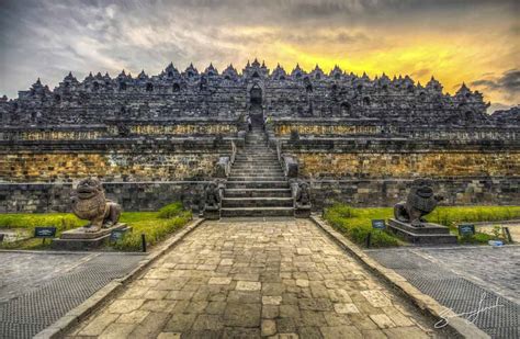Borobudur Sunrise Tour At Punthuk Setumbu Melampa Indonesia