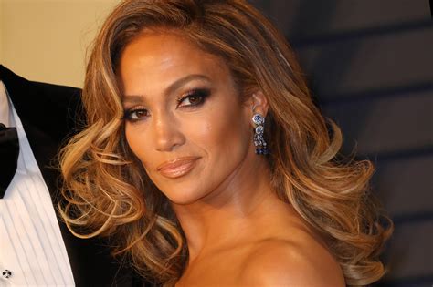 No does jennifer lopez drink alcohol? Jennifer Lopez says men under the age of 33 are 'really ...