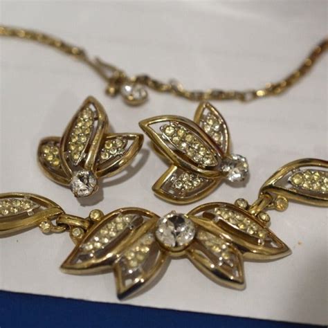Kramer Jewelry Vintage Kramer Floral Leaf Rhinestone Gold Tone