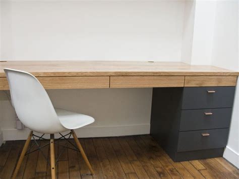Aménagement d’un bureau sur mesure avec rangements Plateaux et façades