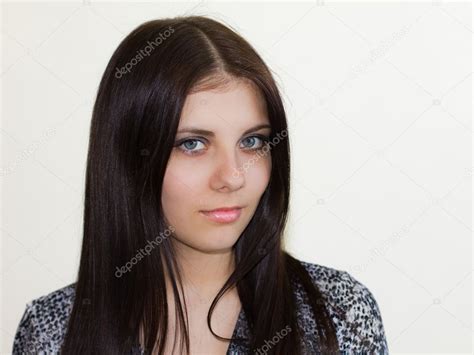 Closeup Portrait Of A Beautiful Black Haired Blue Eyed Girl — Stock