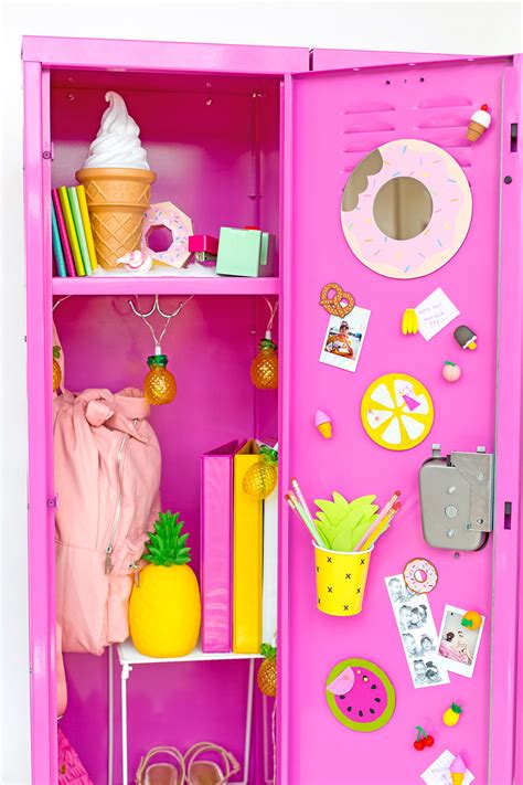 Why not decorate it and place it on the front door? » Colorful DIY Locker Decoration Ideas