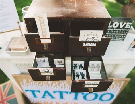 Replay ️ retrouvez gratuitement et en exclusivité tous les replay des programmes, émissions et séries des chaines tf1, tmc, tfx, tf1 séries films et mytf1. Le Tattoo Bar : une animation fun pour votre mariage! - Save The Deco