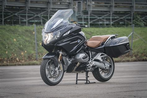 After an update in 2013 it received a major redesign into its current form in 2013 and, despite an initial glitch requiring a clutch recall, it has. BMW R 1250 RT 2019: la moto più confortevole di uno ...