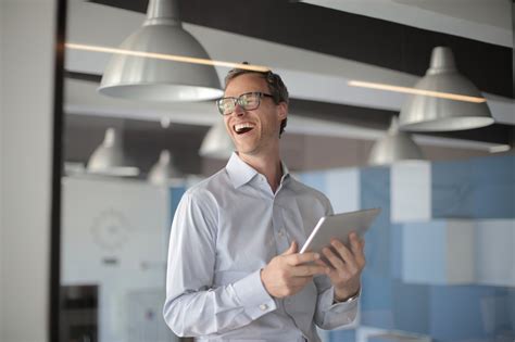 A Felicidade No Trabalho Pode Ser Dividida Em Quatro Dimensões