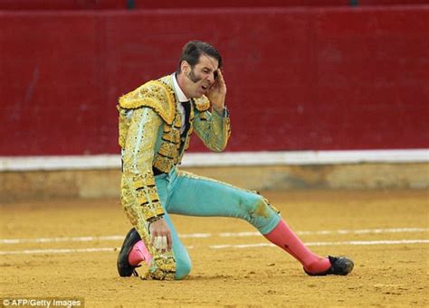 Matadors Scars Revealed As Bull Knocks His Glass Eye Out Daily Mail