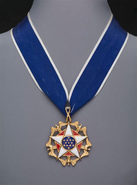 Pin On Médaille