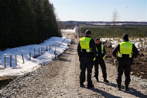 Newest Nato Member Finland Starts Building Fence On Russian Border Pbs Newshour