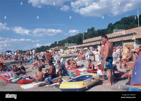 Bathers Crowds In Berlin Wannsee Beach Stock Photo Alamy
