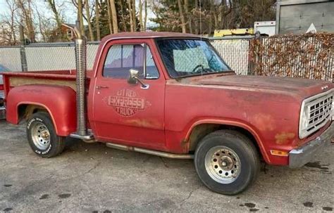 Lil Red Express Side Barn Finds