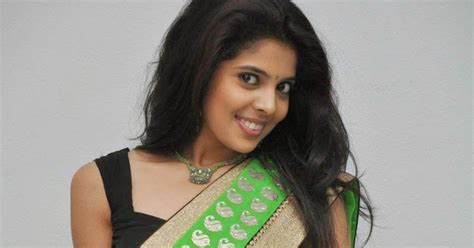 Shravya Reddy Hot Navel Show In Green Saree Stills