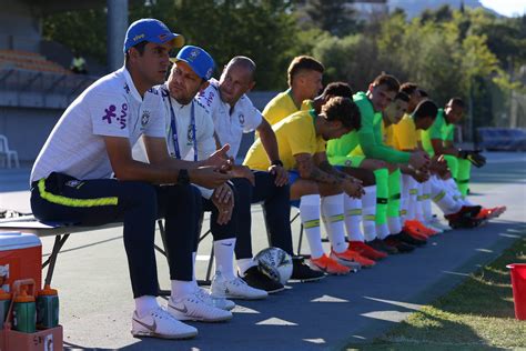 Evanilson, avançado fc porto, não saiu do banco de suplentes da equipa canarinha. Seleção Olímpica: Brasil 4 x 0 Guatemala | Estreia ...