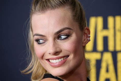 Margot Robbie Uses The Weirdest Thing To Get Perfectly Soft Lips Herie