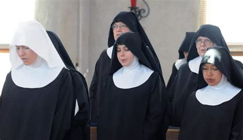 nuns in traditional habits telegraph