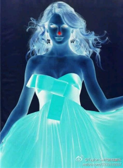 look at the red dot on her nose for 15 seconds without blinking then look at a blank wall it s