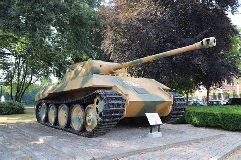 Panther Tank Indebuurt Breda