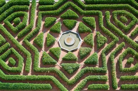 48 Mind Boggling Hedge Maze And Garden Labyrinth Designs Pictures Maze Design Labyrinth
