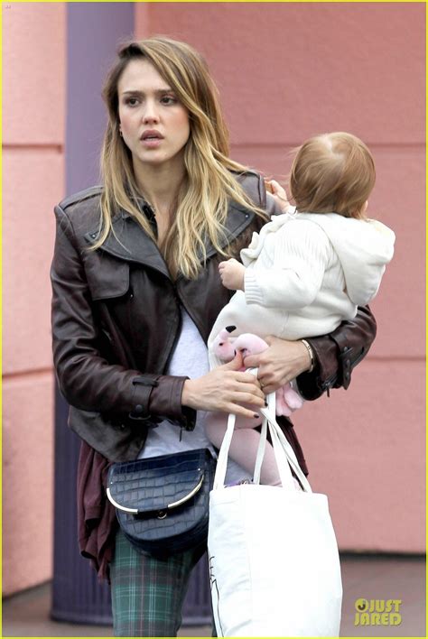 Jessica Alba And Haven Last Minute Holiday Shopping With Mother Catherine Photo 2780215 Cash